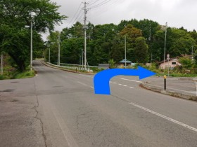 交差点を左折してすぐ右折の画像