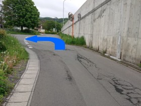 交差点左折の画像
